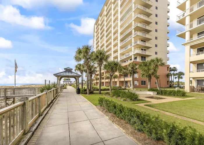 Club 1109 D Apartment *